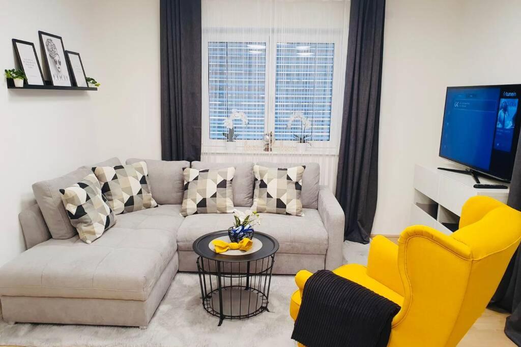 Leon Apartment Neu! Gemuetlichkeit An Erster Stelle Linz Buitenkant foto