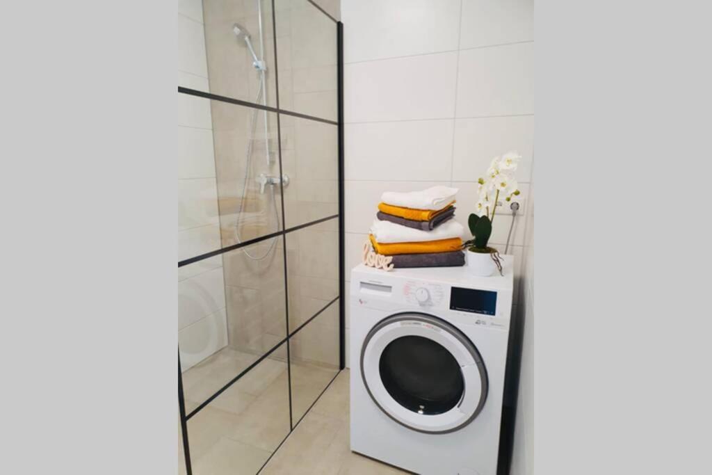 Leon Apartment Neu! Gemuetlichkeit An Erster Stelle Linz Buitenkant foto